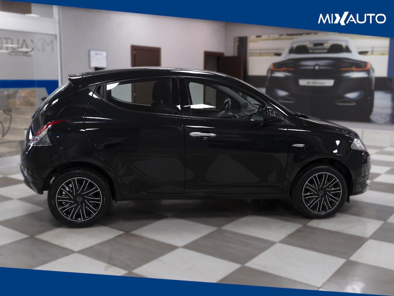 Lancia Ypsilon 1.0 Firefly Hybrid Silver 70CV 5 Porte