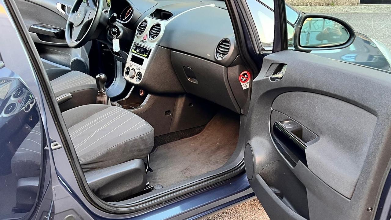 Opel Corsa 1.2 Benzina e GPL adatta a neo patentati