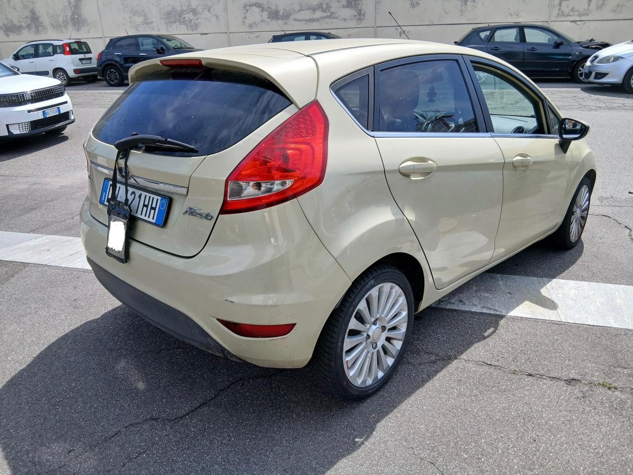 Ford Fiesta 1.4 TDCi FULL UFFICIAL FIAT TORINO LEGGI