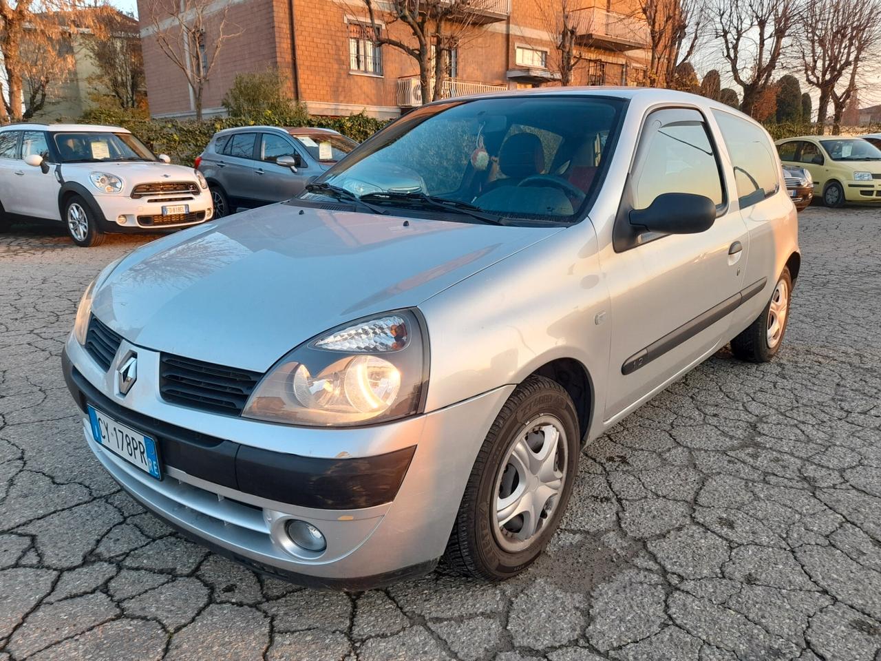 Renault Clio 1.2 16V 3 porte Confort UNICO PROPRIETARIO