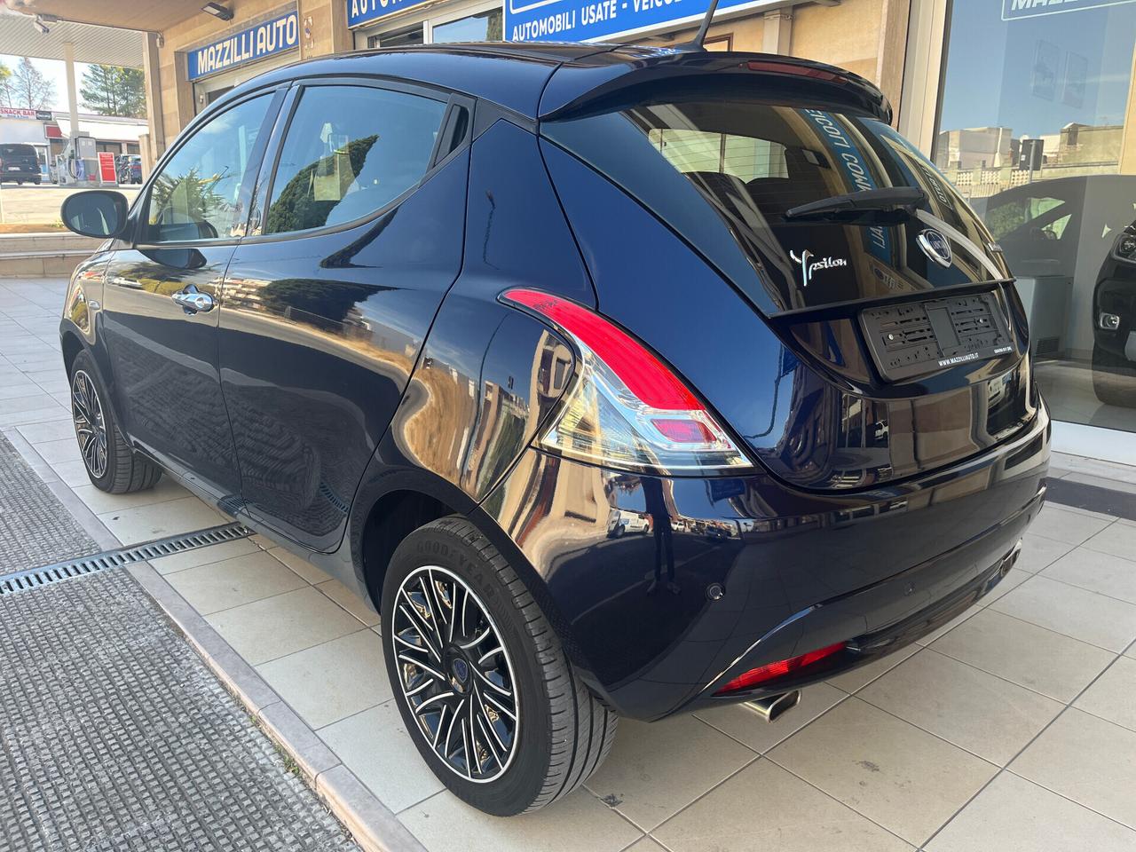 Lancia Ypsilon 1.0 Hybrid Gold 5 Posti