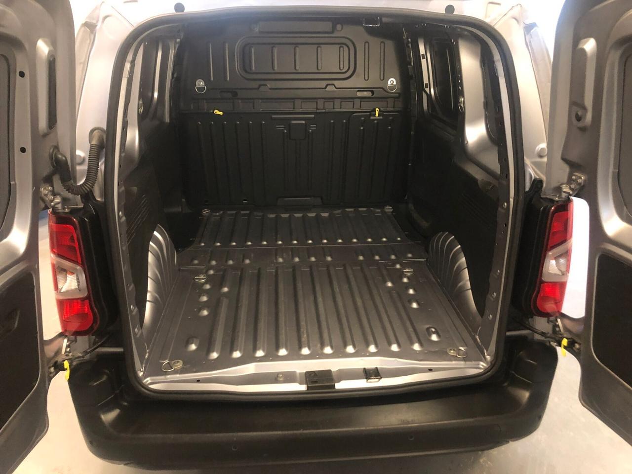 CITROEN BERLINGO 1.5 HDI 130CV 3 POSTI AT8 ( CAMBIO AUTOMATICO )