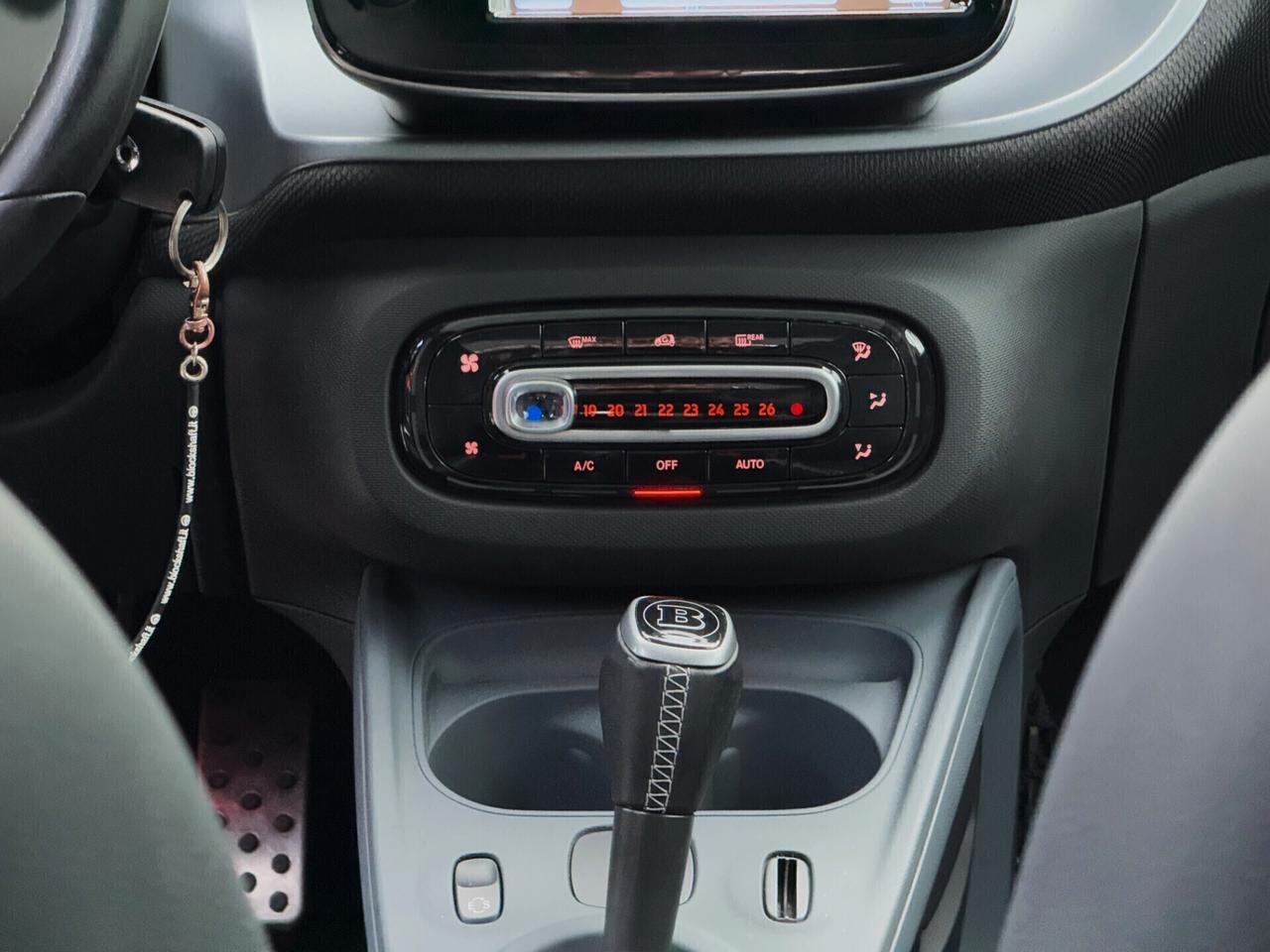 Smart forTwo 0.9 T Parisblue BRABUS Style 90CV