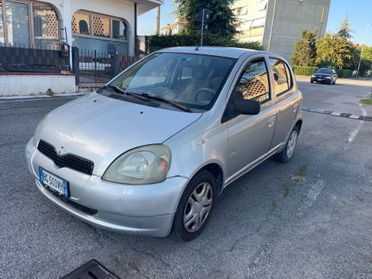 Toyota Yaris 1.0i 16V cat 5 porte Sol