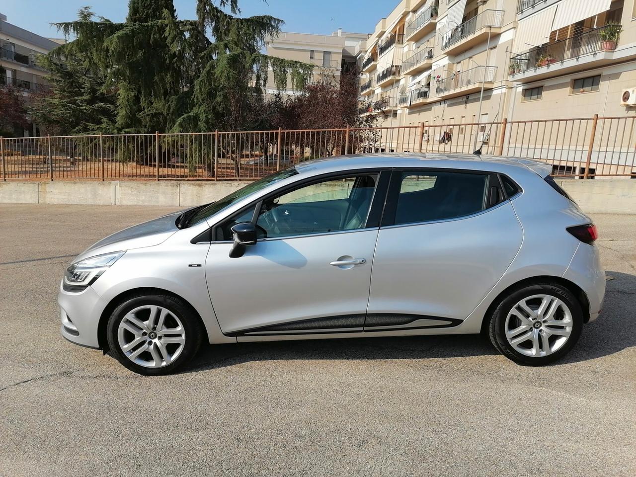 Renault Clio 1.5 dCi 75 CV 5 porte Moschino 2019 full