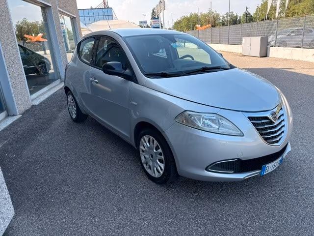 Lancia Ypsilon 1.2 69 CV 5 porte S&S Gold