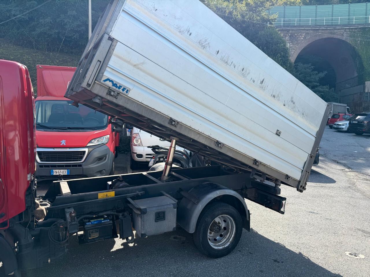 Nissan Cabstar 32.11 2.5 TDI PC Cabinato RIBALTABILE TRILATERALE