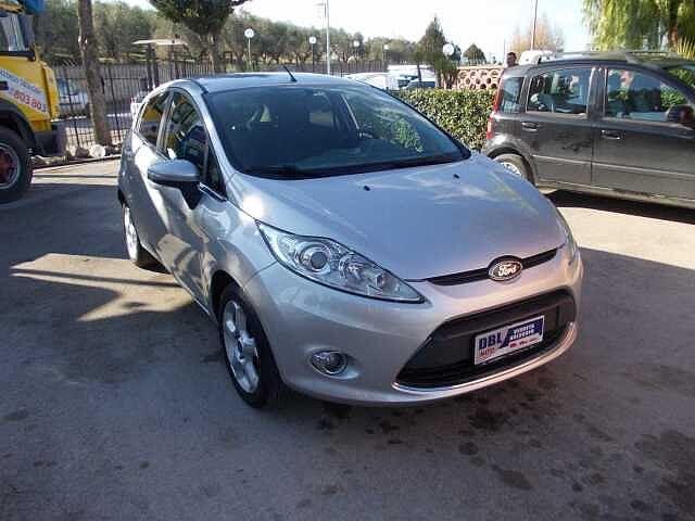 Ford Fiesta 1.2 da riparare