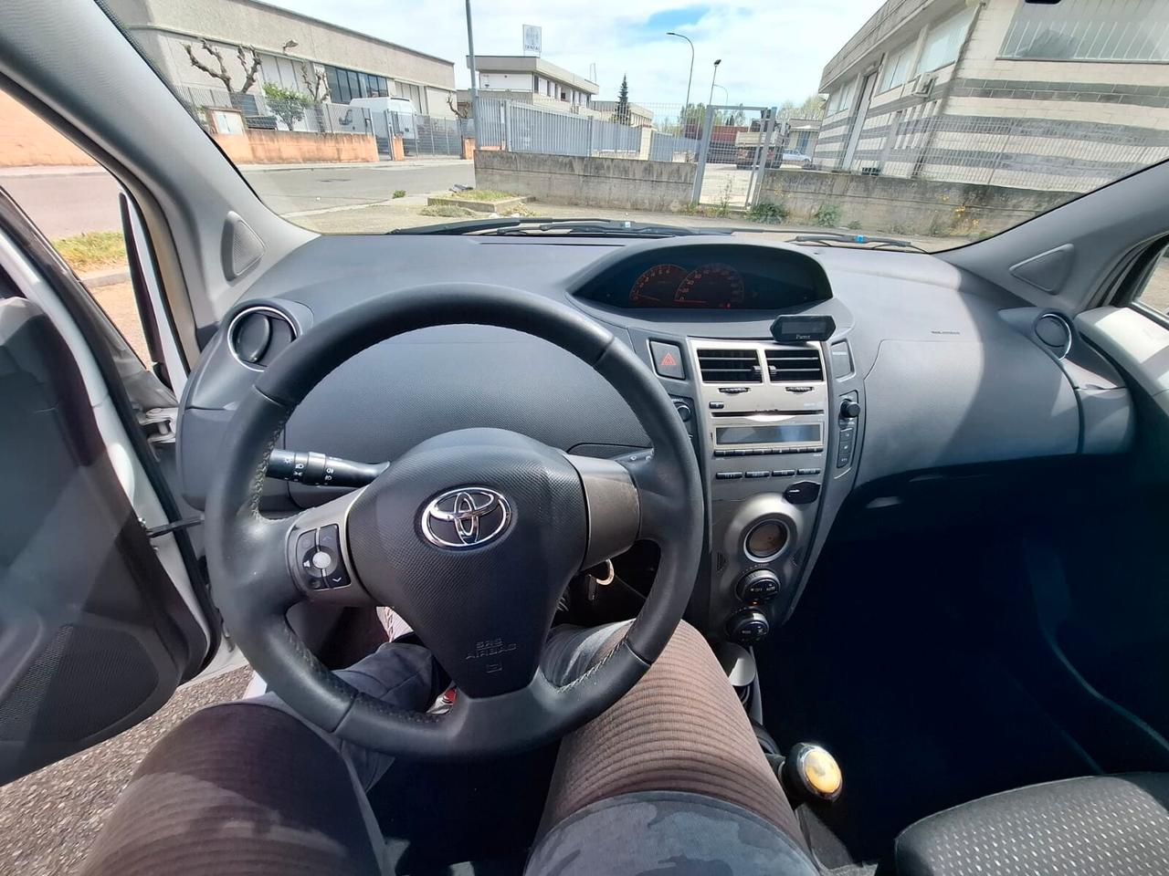 Toyota Yaris 1.0 5 porte 2011 SOLO 124.000 KM