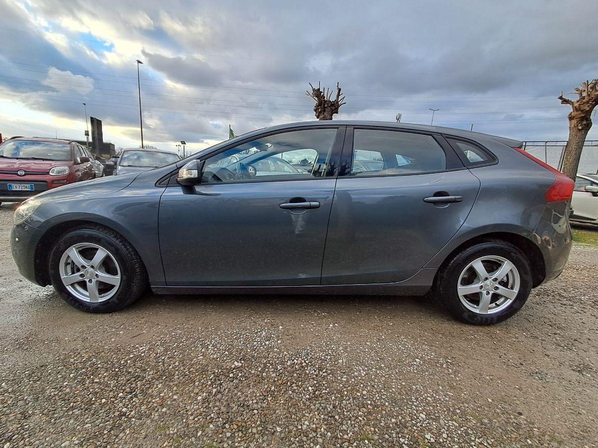 VOLVO - V40 - 1.6 D2 Summum