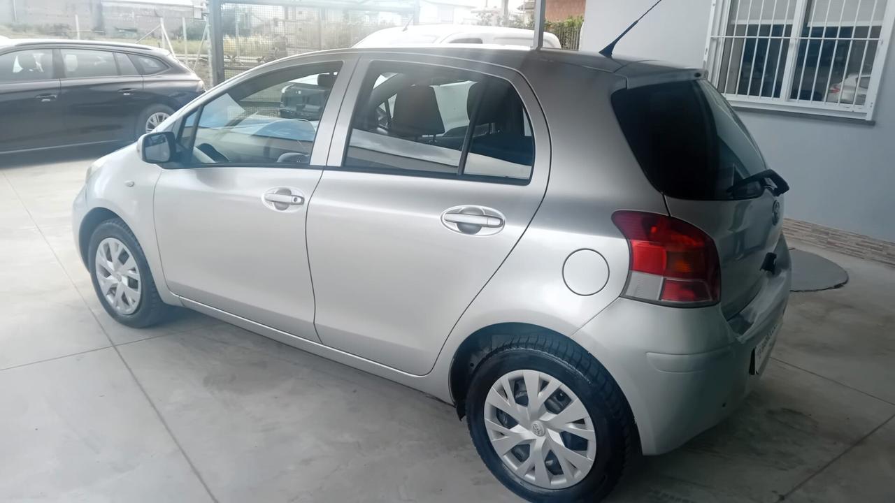Toyota Yaris 1.0 5 porte Sol