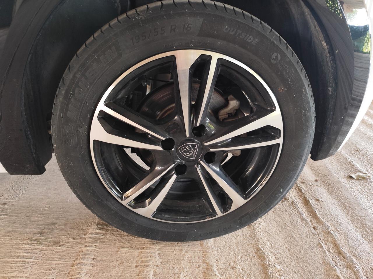 Peugeot 208 motore elettrico 156 CV 5 porte GT