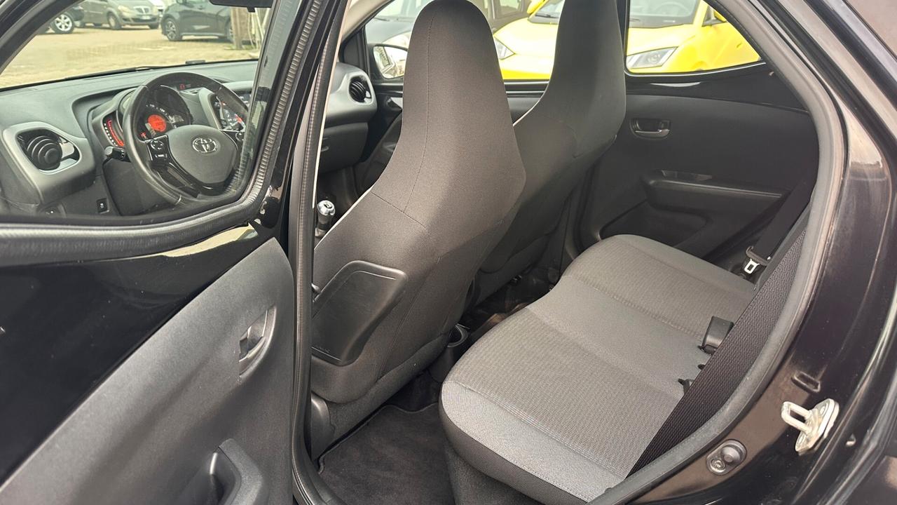 Toyota Aygo Connect 1.0 VVT-i 72 CV 5 porte x-play