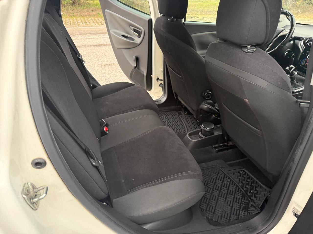 Lancia Ypsilon 0.9 TwinAir 85 CV 5 porte Metano Ecochic Gold