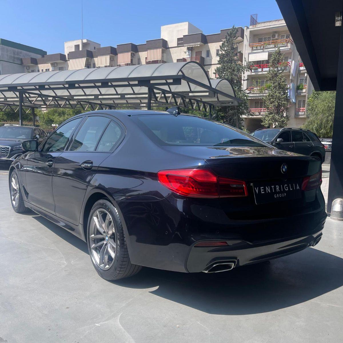 BMW - Serie 5 - 520d Msport