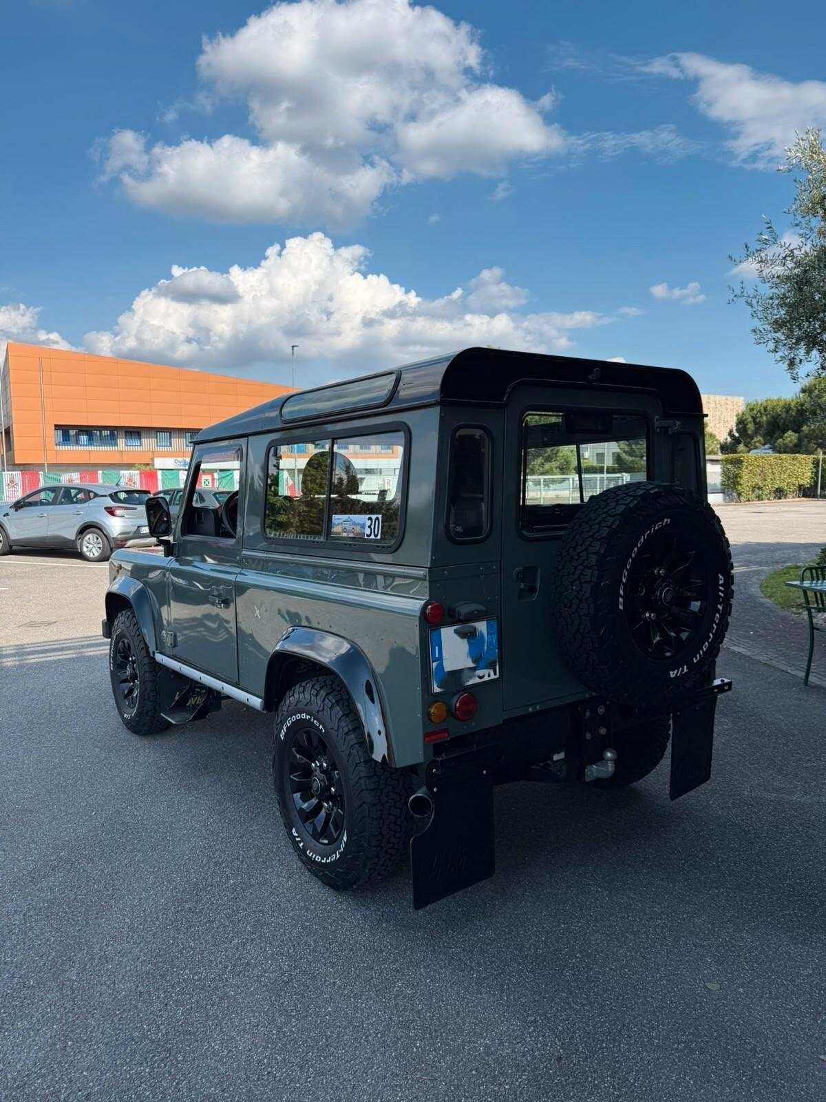 Land Rover Defender 90 2.4 TD4 Station Wagon E