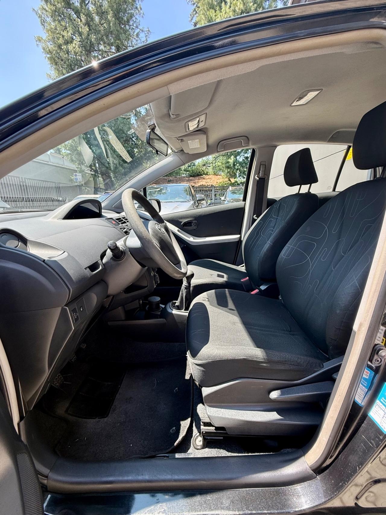 Toyota Yaris 1.0 BENZINA 5 porte Luxury pack NEOPATENTATI