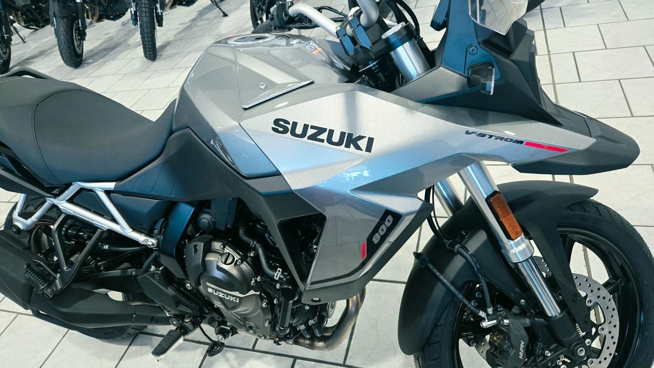 Suzuki V Strom DL 800 DL 800 SE RUOTE IN LEGA 2025