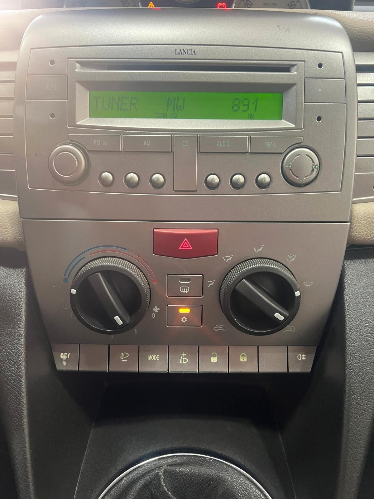 Lancia Ypsilon 1.3 MJT 75 CV Oro