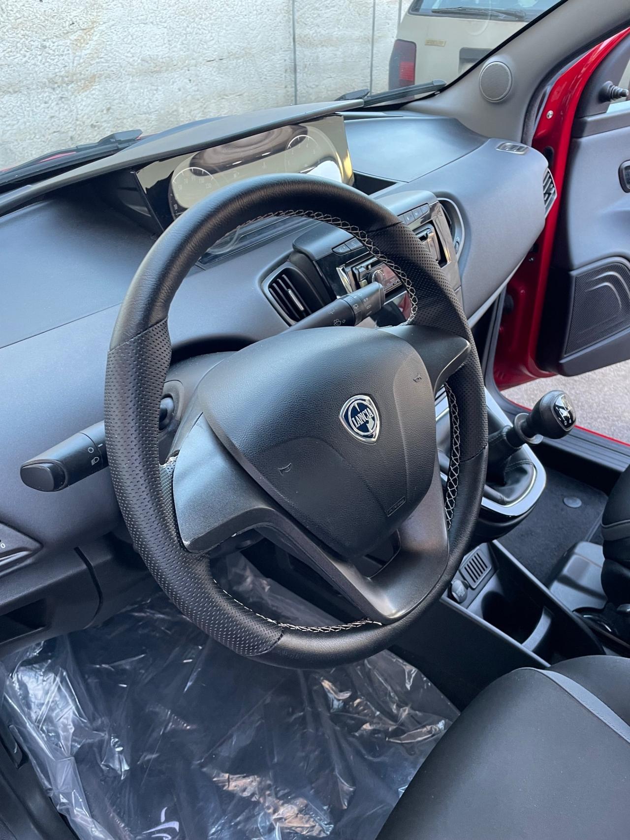 Lancia Ypsilon 1.2 69 CV 5 porte GPL Ecochic Gold dal nord Italia