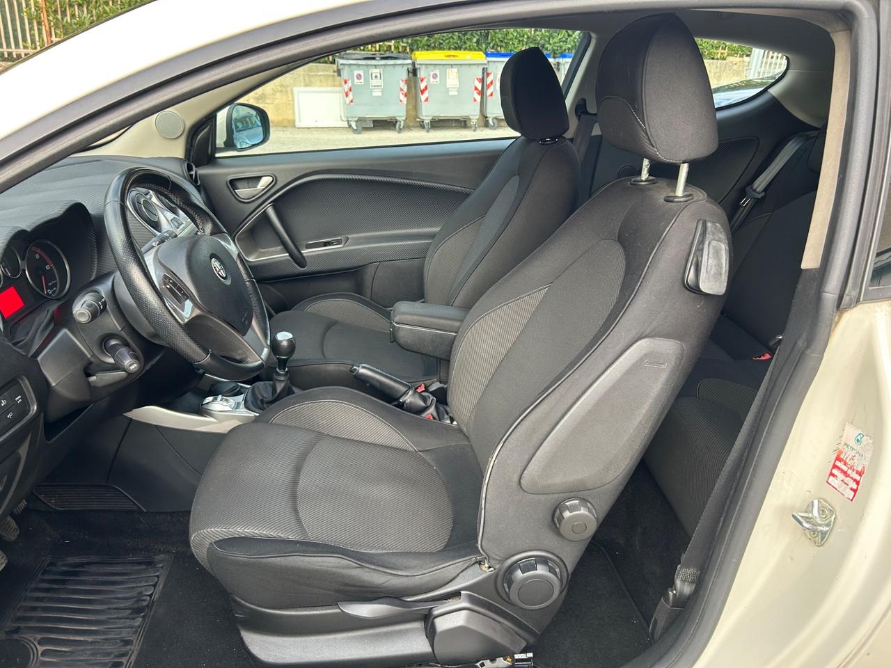 Alfa Romeo MiTo 1.6 JTDm 16V Distinctive Sport Pack