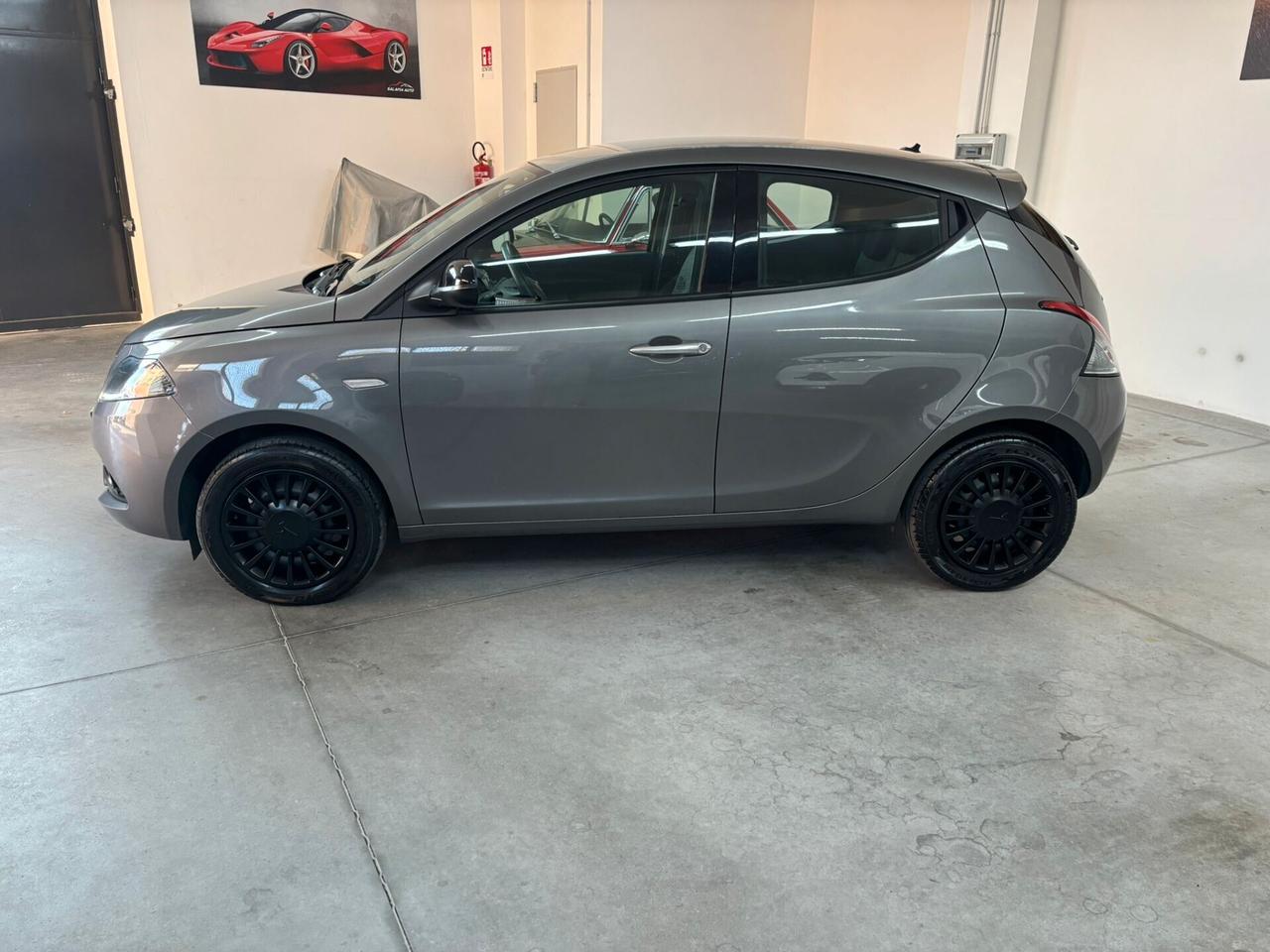 Lancia Ypsilon 1.0 FireFly 5 porte S&S Hybrid Silver Plus