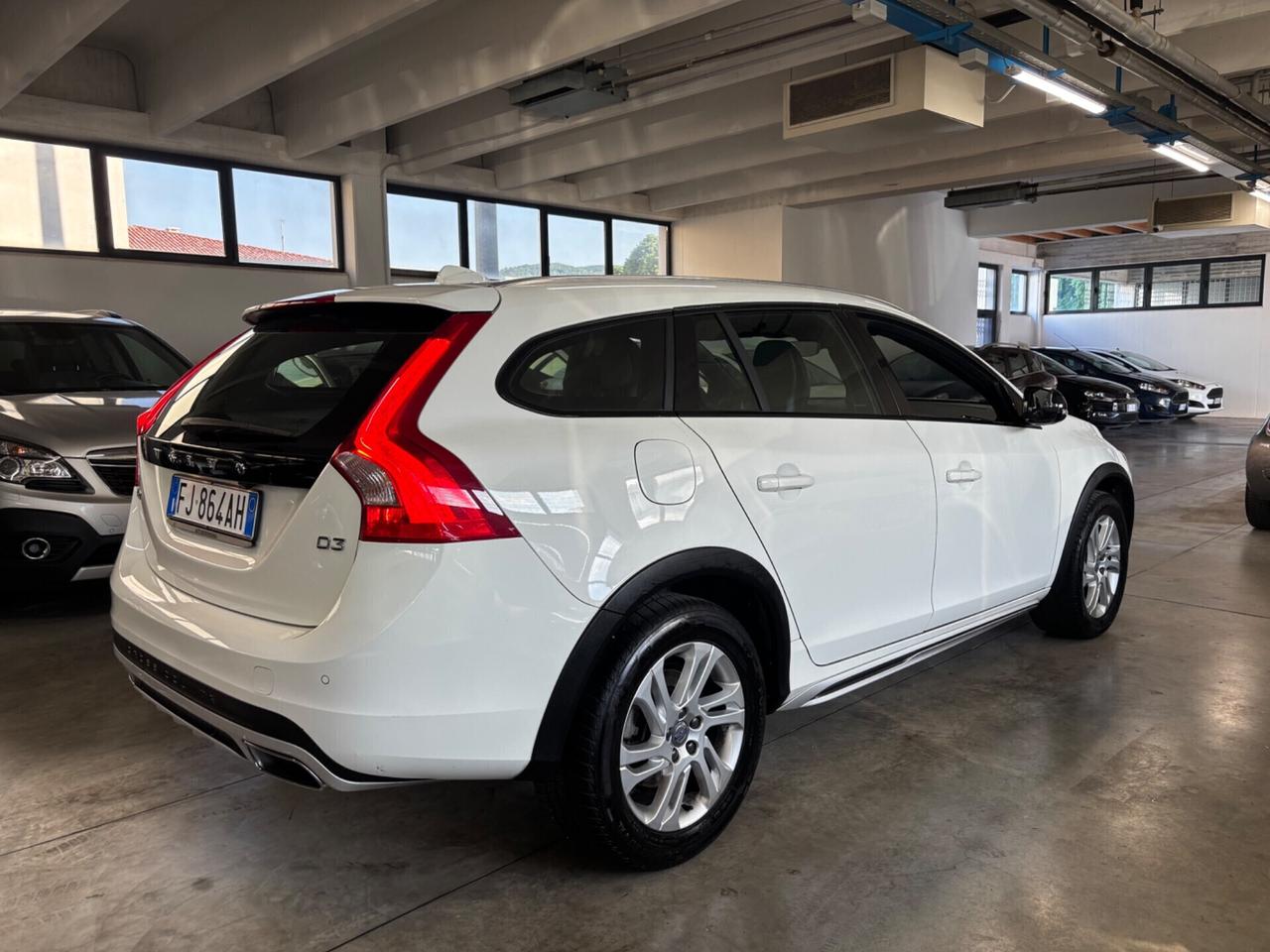 Volvo V60 Cross Country D3 Geartronic Summum