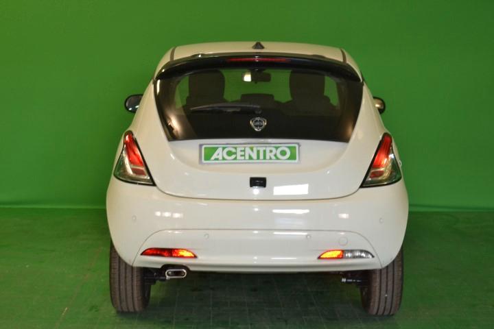 LANCIA New Ypsilon 5 porte - Ypsilon MY24 1.0 FireFly 70cv Start&Stop Hybrid PLATINO