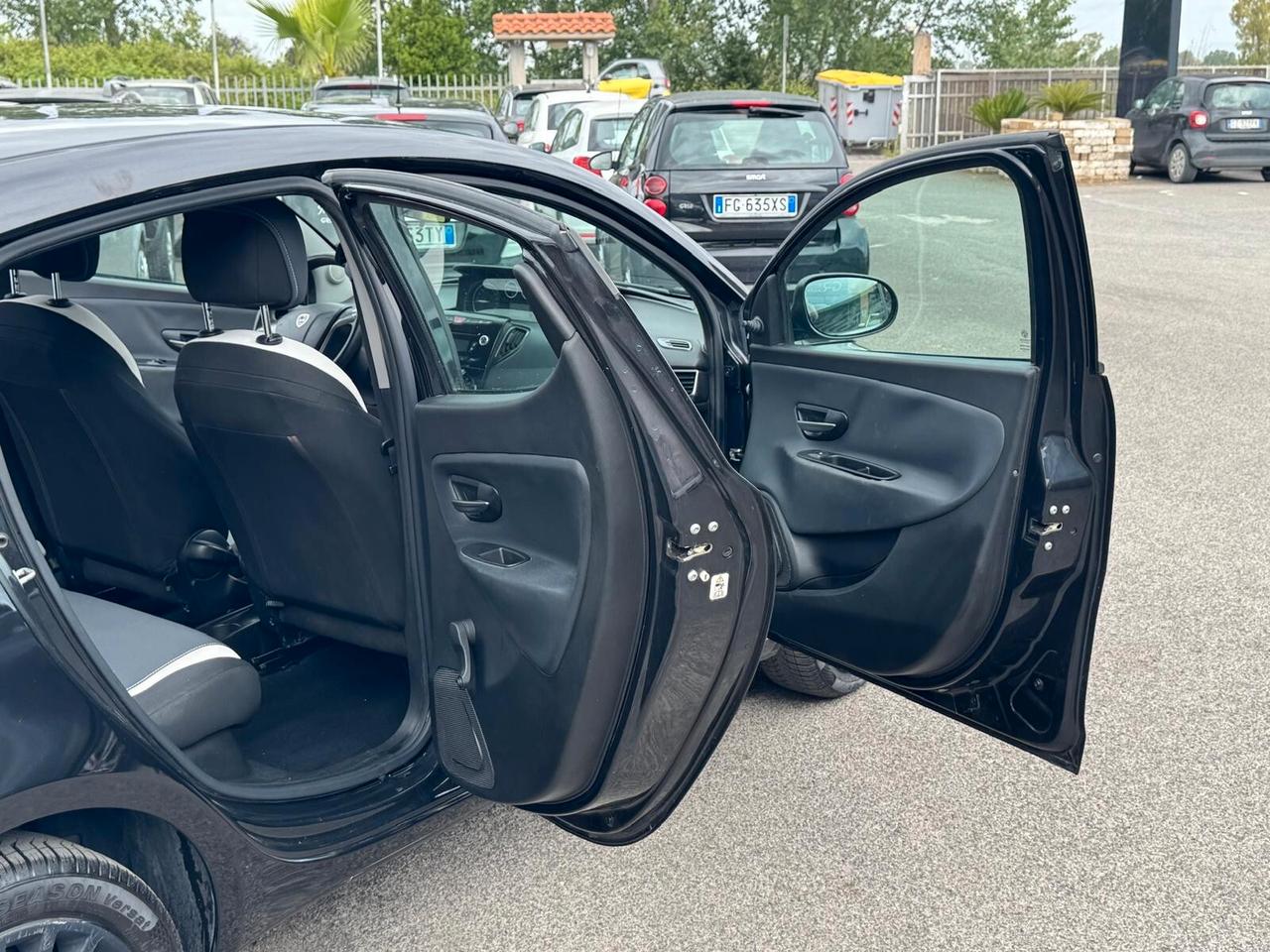 Lancia Ypsilon 1. 2 BENZINA 69CV 2014