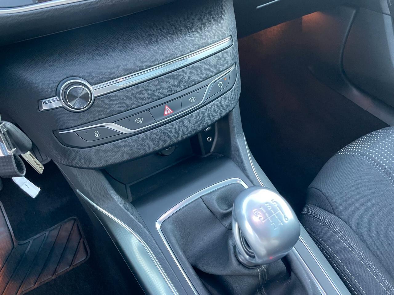 Peugeot 308 1.6 bluehdi Gt Line TETTO+NAVI+LED NEOPATENTATI OK