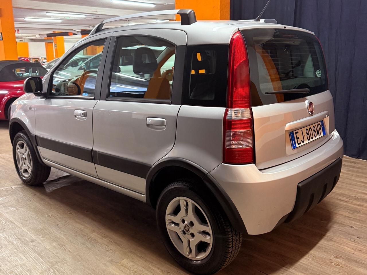 FANTASTICA FIAT PANDA 4x4 CON SOLI 45.840 KM IN CONDIZIONI DA VETRINA