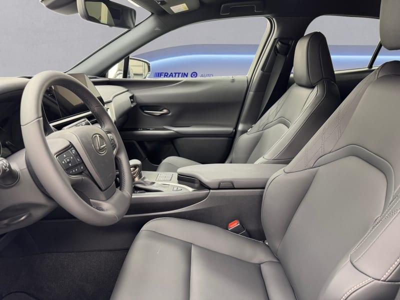 LEXUS UX HYBRID 4WD DESIGN