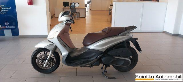 PIAGGIO Beverly 350 .