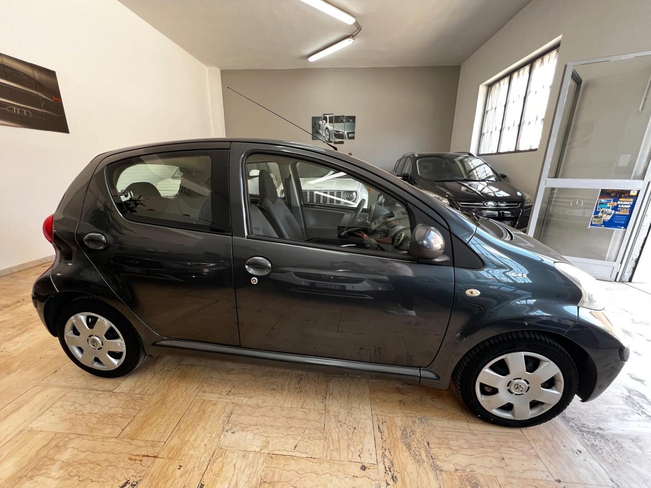 Toyota Aygo 1.0 12V VVT-i 5 porte Sol