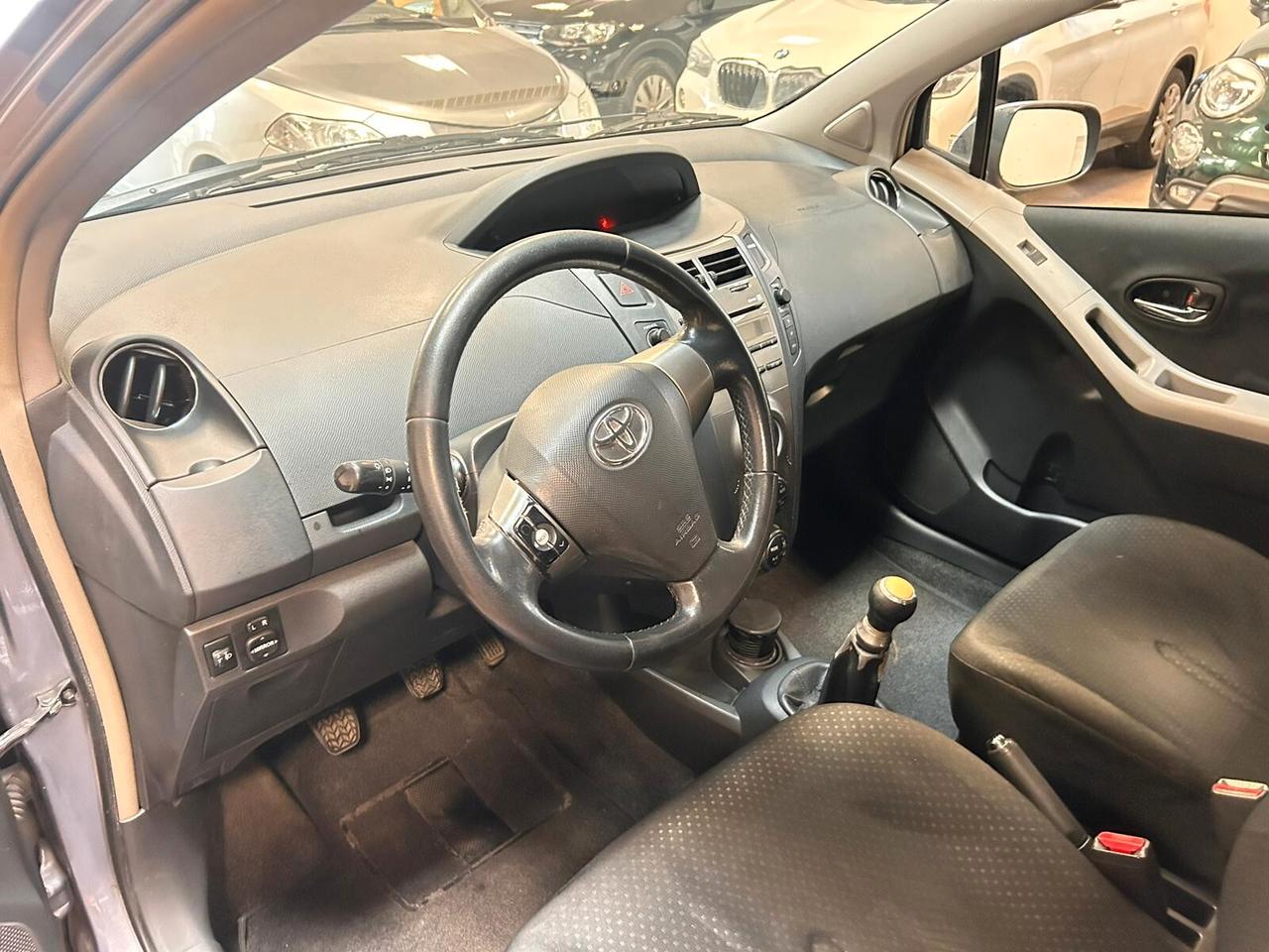 Toyota Yaris 1.0 5 porte Luxury pack