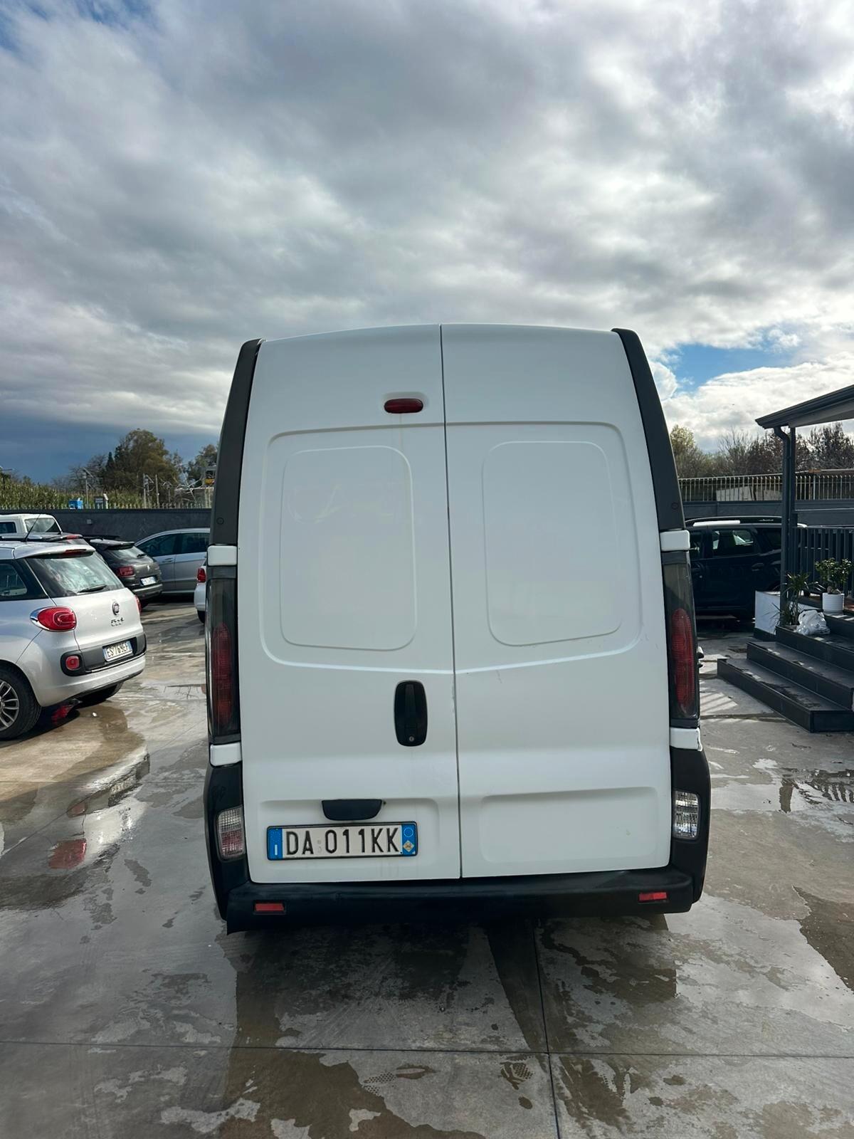 FORD TRAFIC TETTO ALTO CON PEDANA IDRAULICA