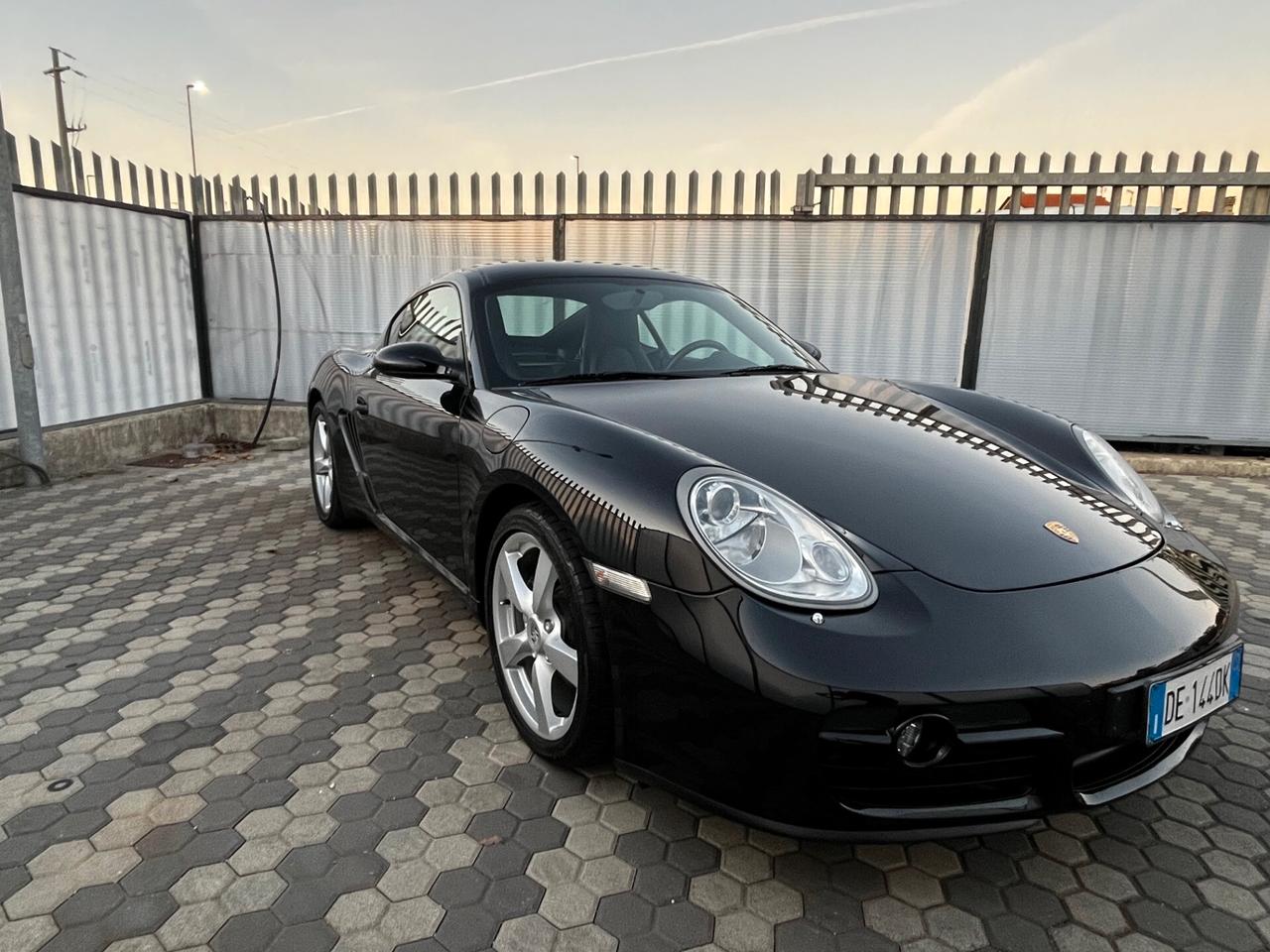 Porsche Cayman 2.7