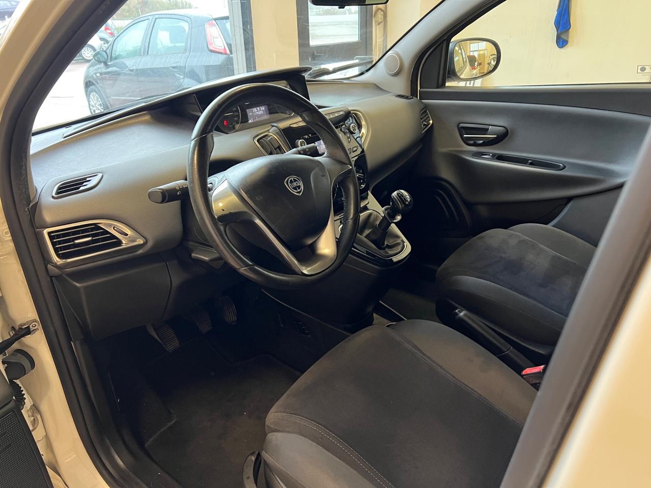 Lancia Ypsilon 0.9 TwinAir 85 CV 5 porte Metano Ecochic Elefantino