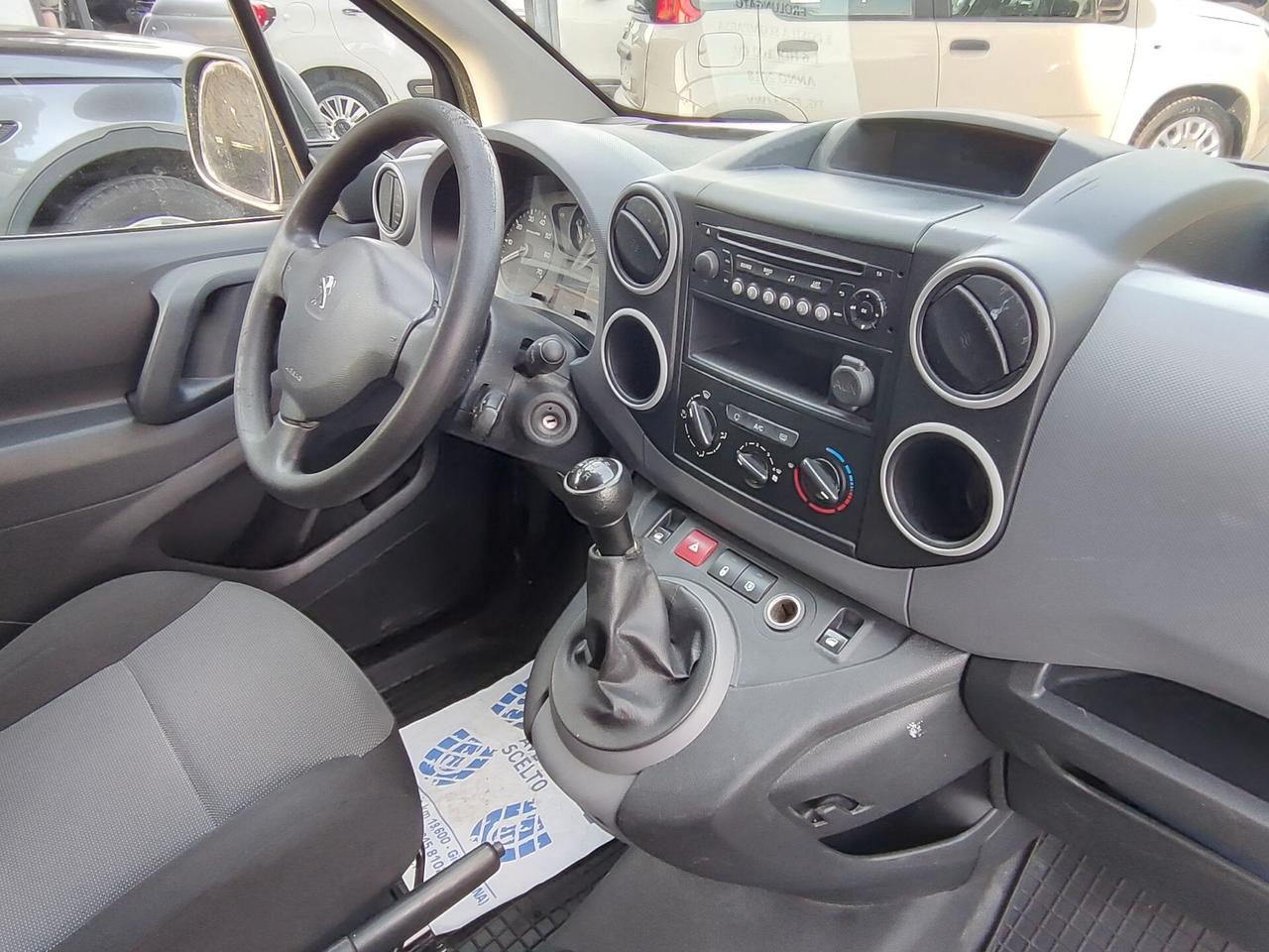 Peugeot Partner maxi prolungato 5 posti