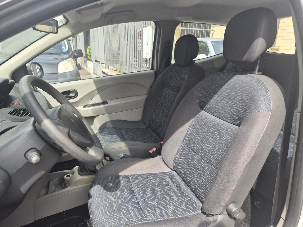 Renault Twingo 1.2 8V Confort ADATTA A NEOPATENTATI