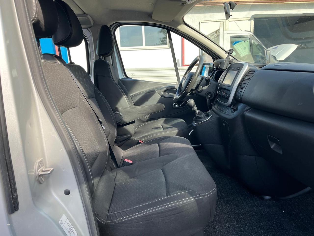 Opel vivaro combi/9 posti-1.6 bit.d-2015