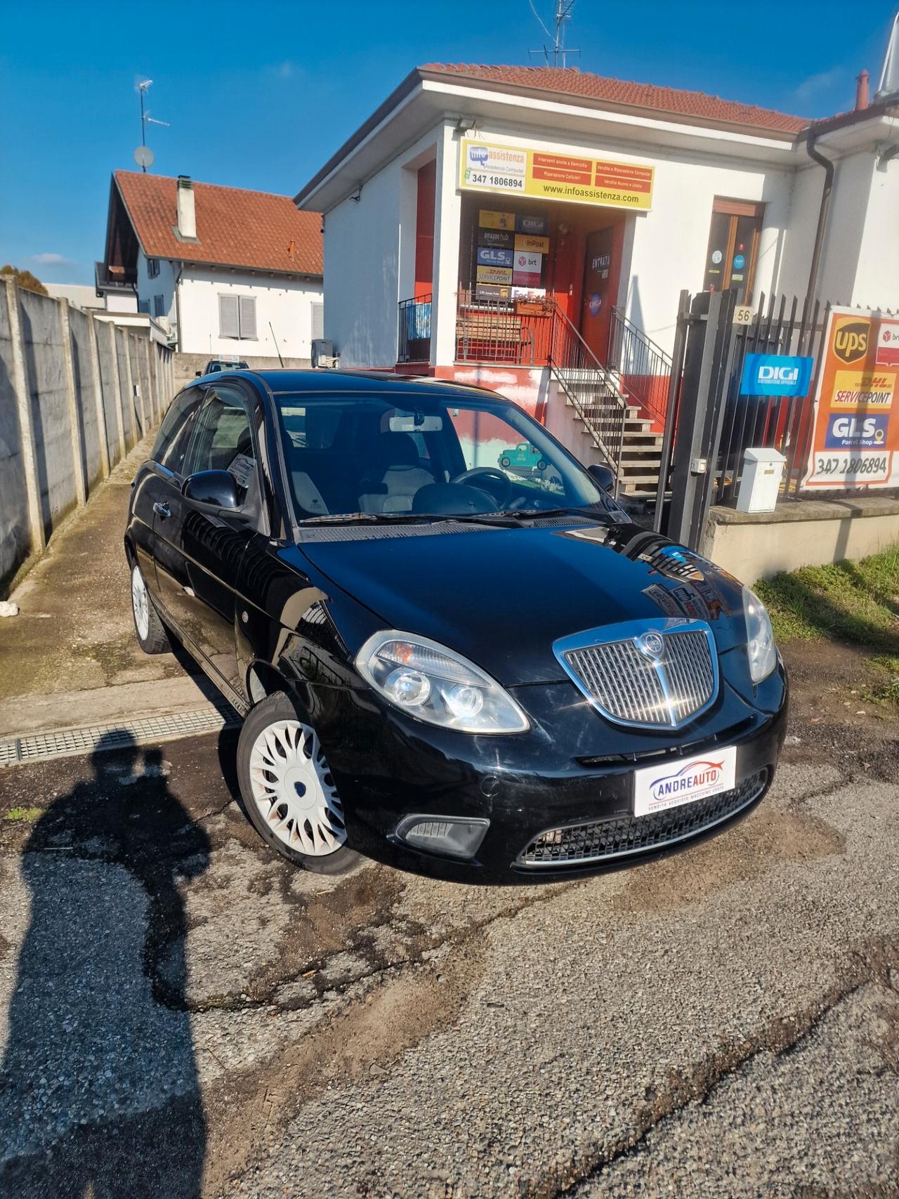Lancia Ypsilon 1.2 69 CV Unyca