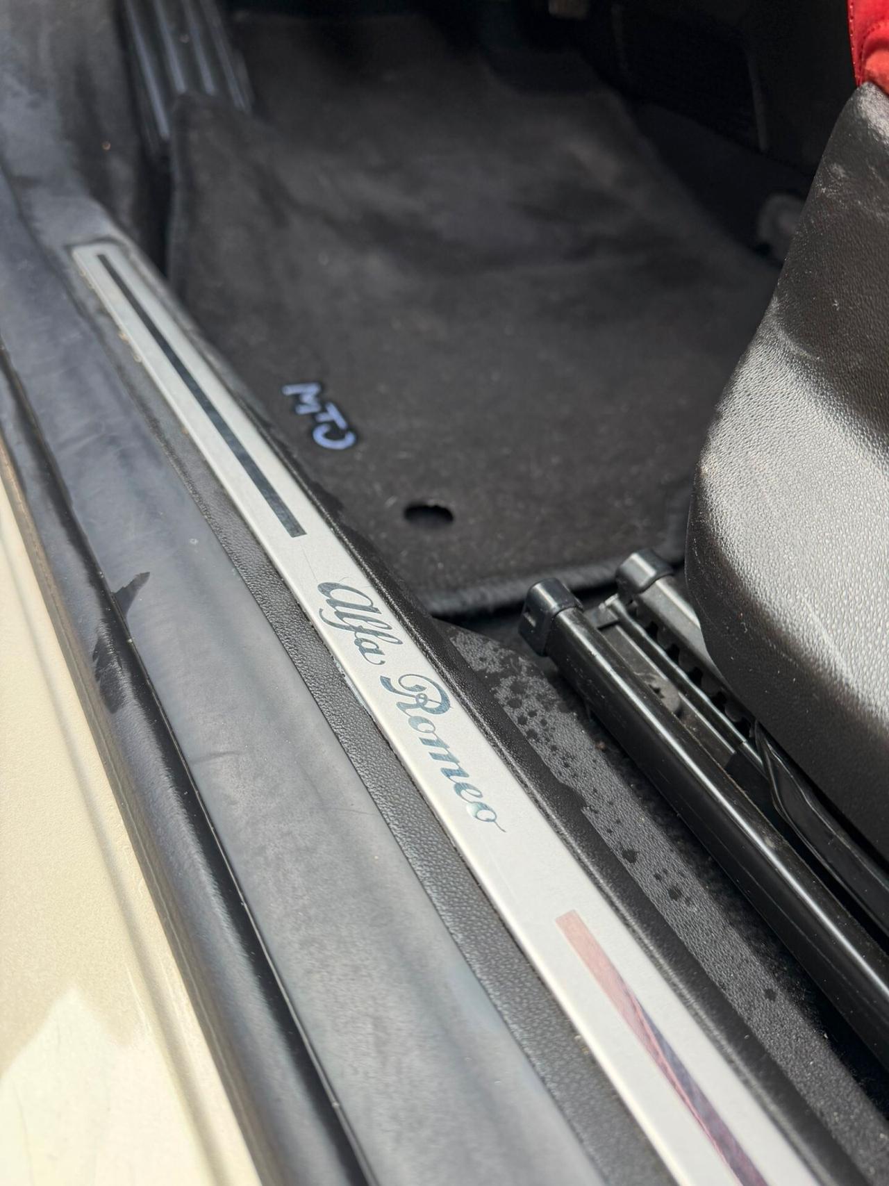 Alfa Romeo MiTo 1.3 JTDm 95 CV S&S Distinctive sport pack