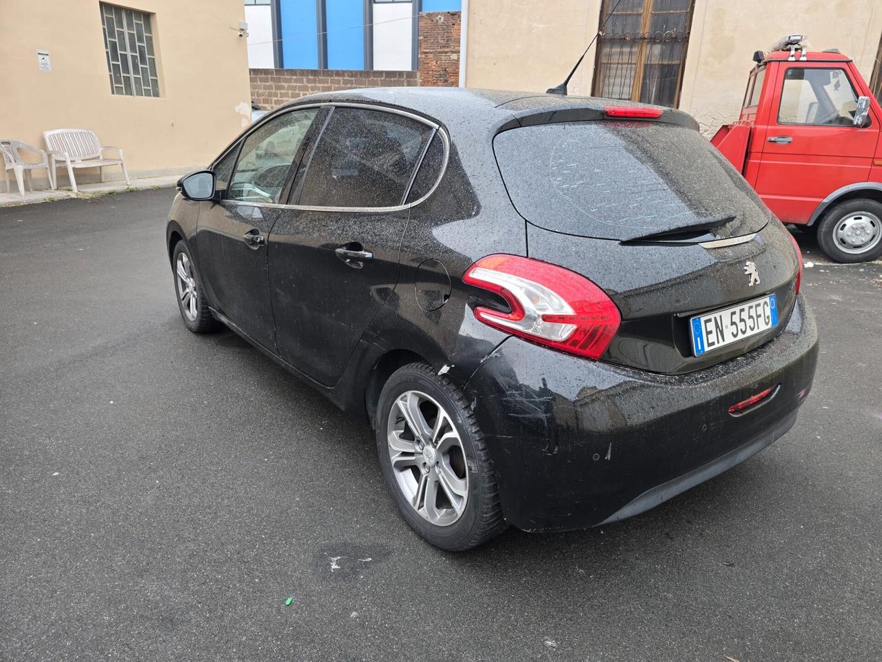 Peugeot 208 1.4 HDi 68 CV 5 porte Allure