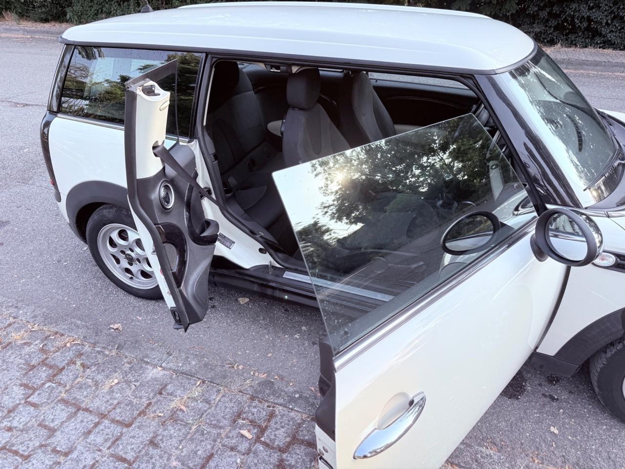 Mini Cooper D Clubman 1.6 DIESEL- 2010