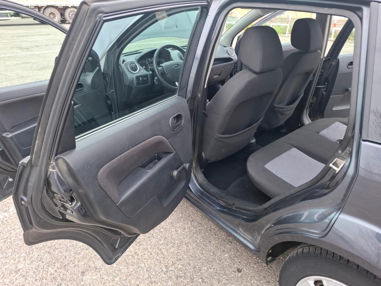 Ford Fiesta 1.2 5 porte SOLAMENTE 85.000 KM