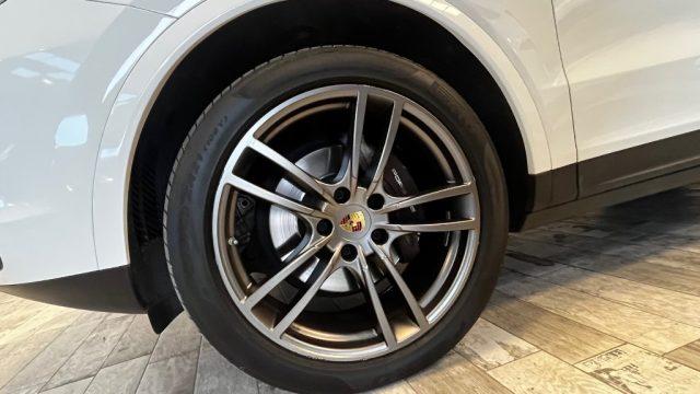 PORSCHE Cayenne 3.0 V6