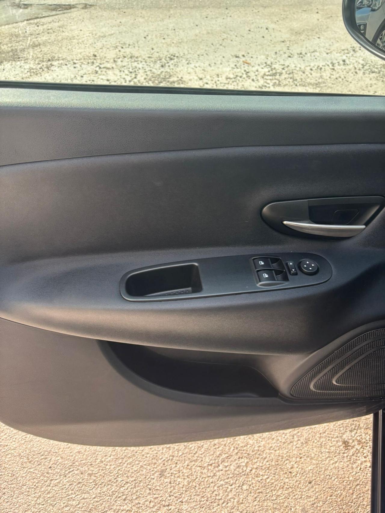 Lancia Ypsilon 1.2 69 CV 5 porte S&S Gold