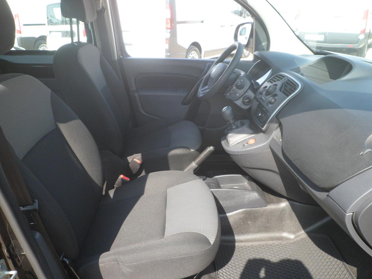 Renault Kangoo maxi 5 posti autovettura