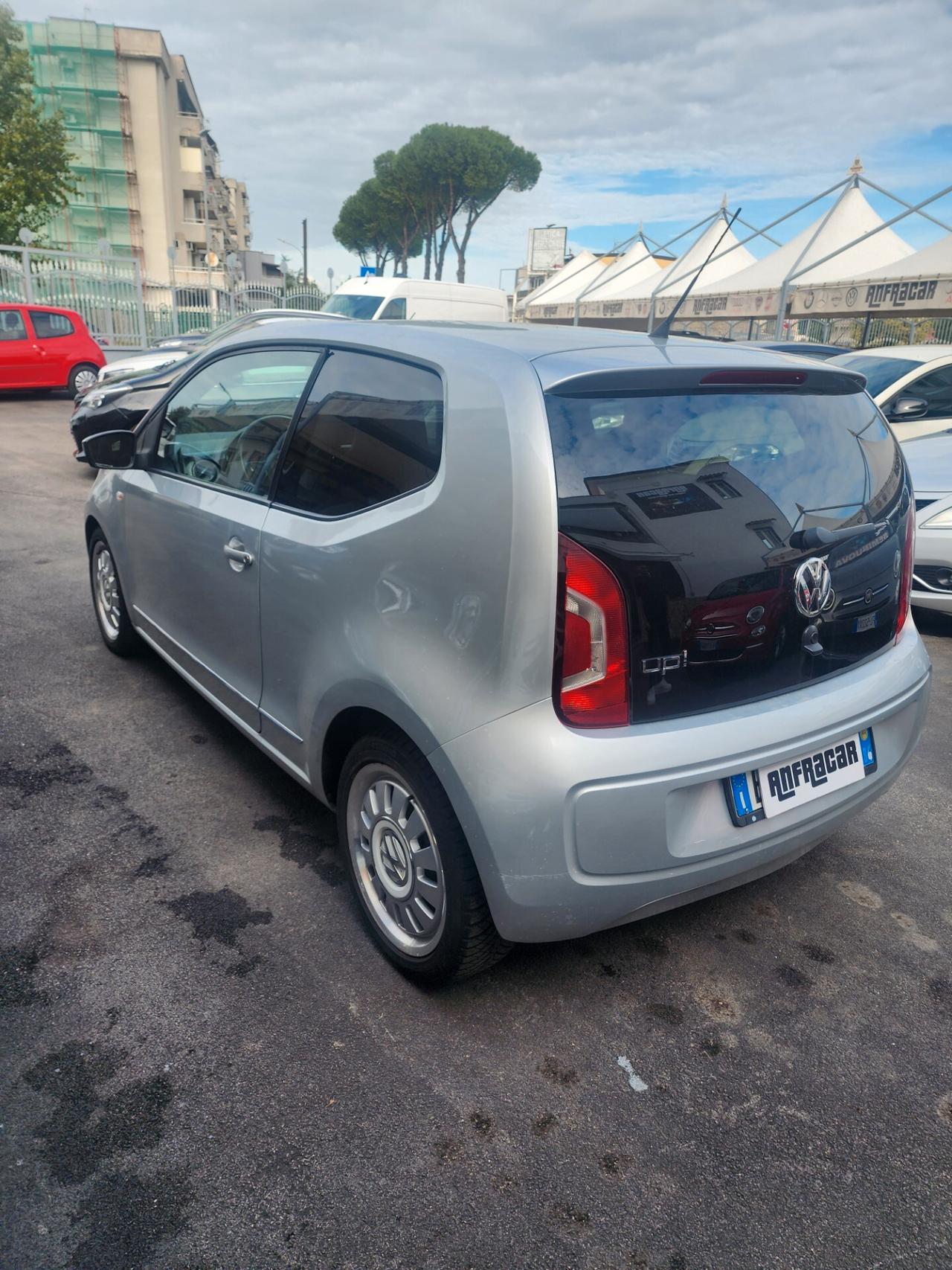 Volkswagen up! 1.0 move up - 2013